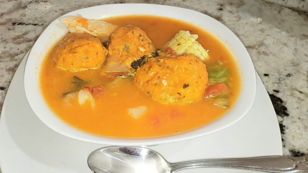 Sopa de Gallina con Albóndigas Nicaragüense